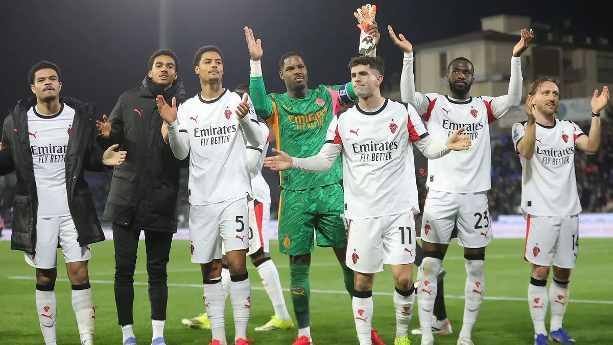 وسط اهتمام أندية البريميرليج.. ميلان يرفض التخلي عن نجمه