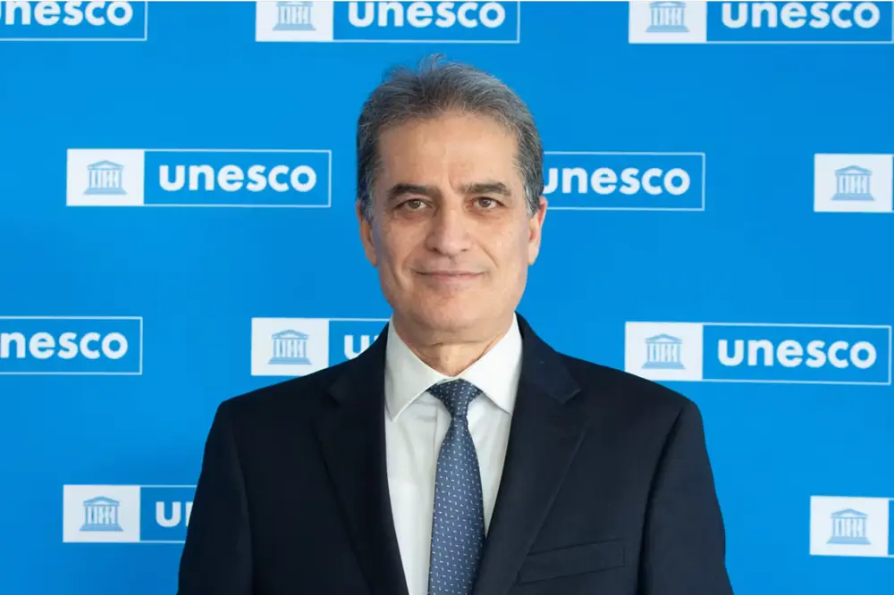 سوريا ما بعد الأسد: دبلوماسي أنكر الكيماوي على رأس بعثة باريس يثير غضب الجالية