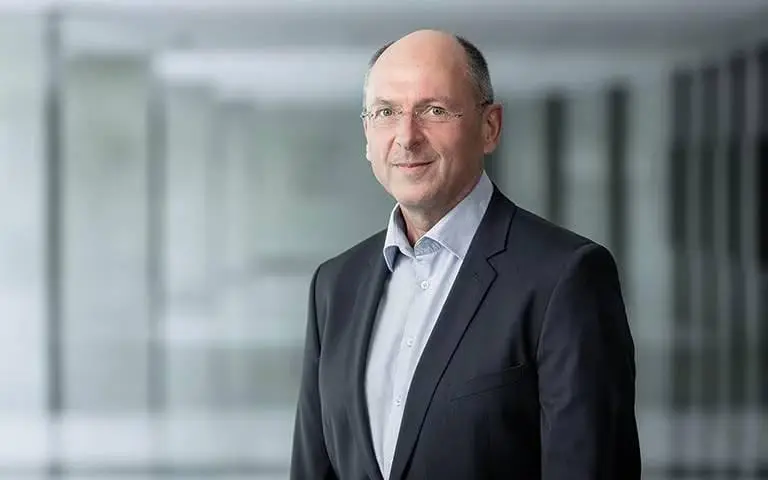 رئيس مالية طيران الإمارات يغادر بنهاية يونيو