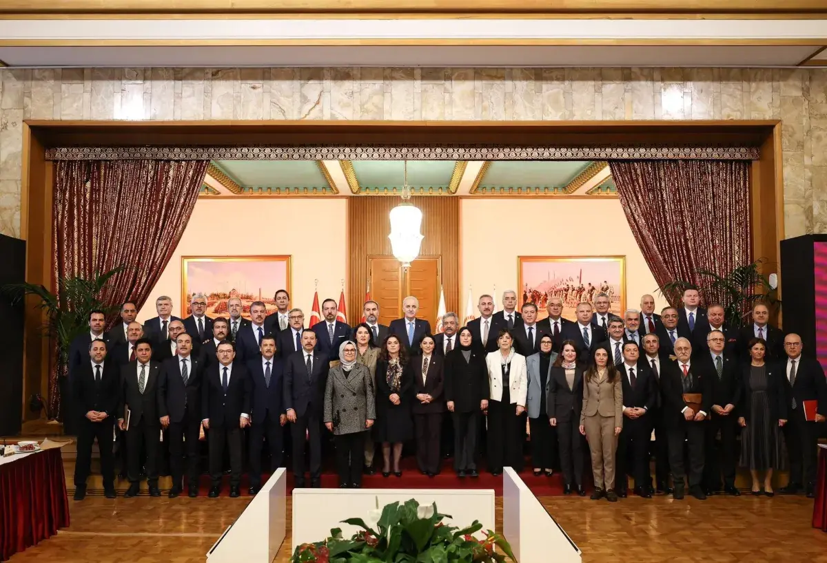 تركيا: الموافقة على تقرير برلماني يدفع عملية السلام مع الأكراد