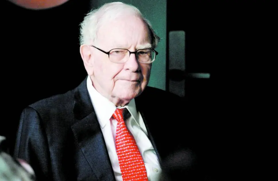 «بيركشاير» تقلص حصصها في «أبل» وتشتري أسهماً في «نيويورك تايمز»