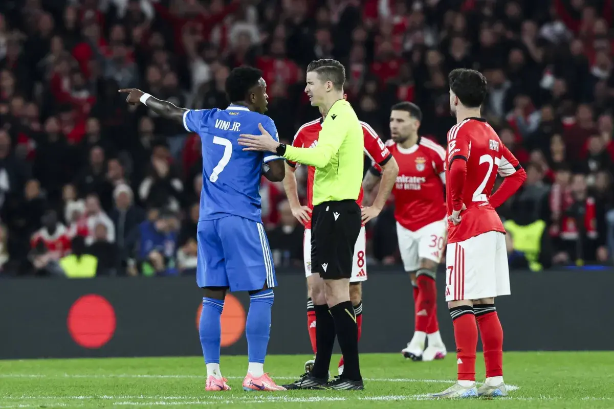 كيف أصبح فينيسيوس نجم ريال مدريد هدفاً متكرراً للإساءات العنصرية؟