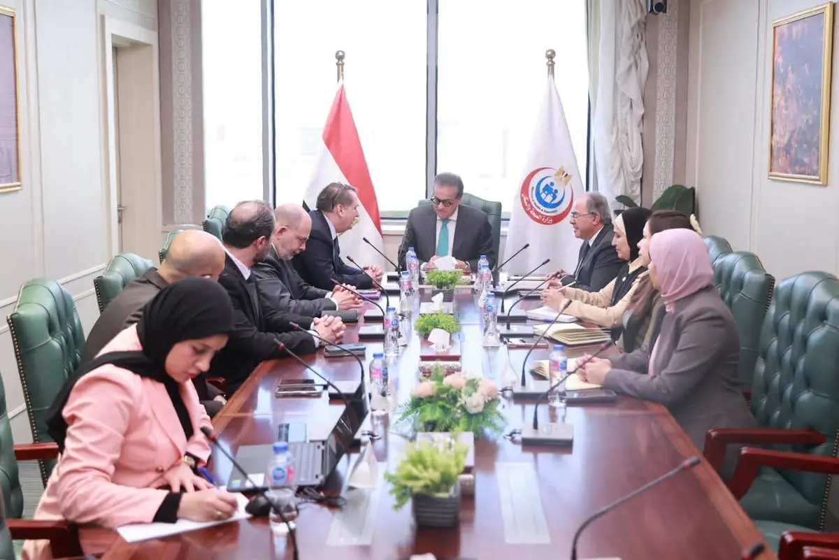 وزير الصحة يبحث مع «جنرال إلكتريك» توطين صناعة صبغات الأشعة داخل مصر