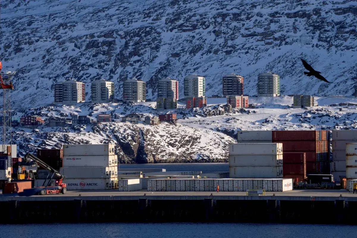 ملك الدنمارك يبدأ زيارة رسمية إلى غرينلاند