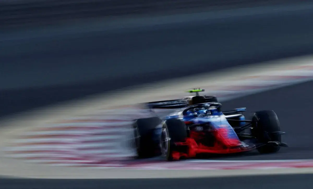 راسل يتصدر تجارب فورمولا 1 المسائية في البحرين