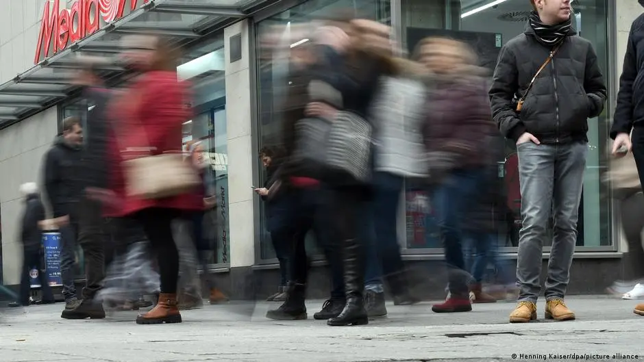 دراسة ألمانية: العنصرية تتسلل إلى قلب مؤسسات حكومية