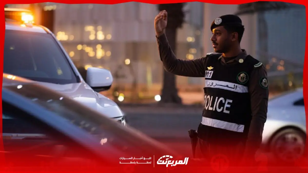 وضع حواجز لحجب رؤية السائق.. مخالفة مرورية غرامتها 300 ريال