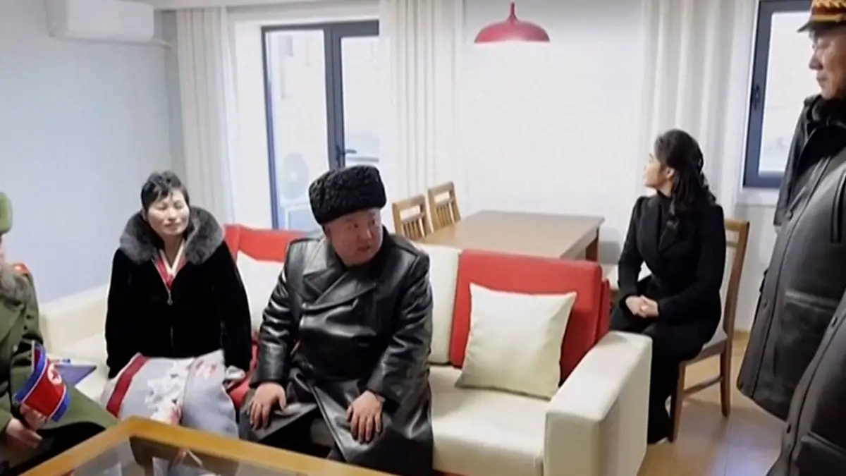 كيم جونغ أون يمنح شققاً لعائلات الجنود الذين قتلوا في أوكرانيا