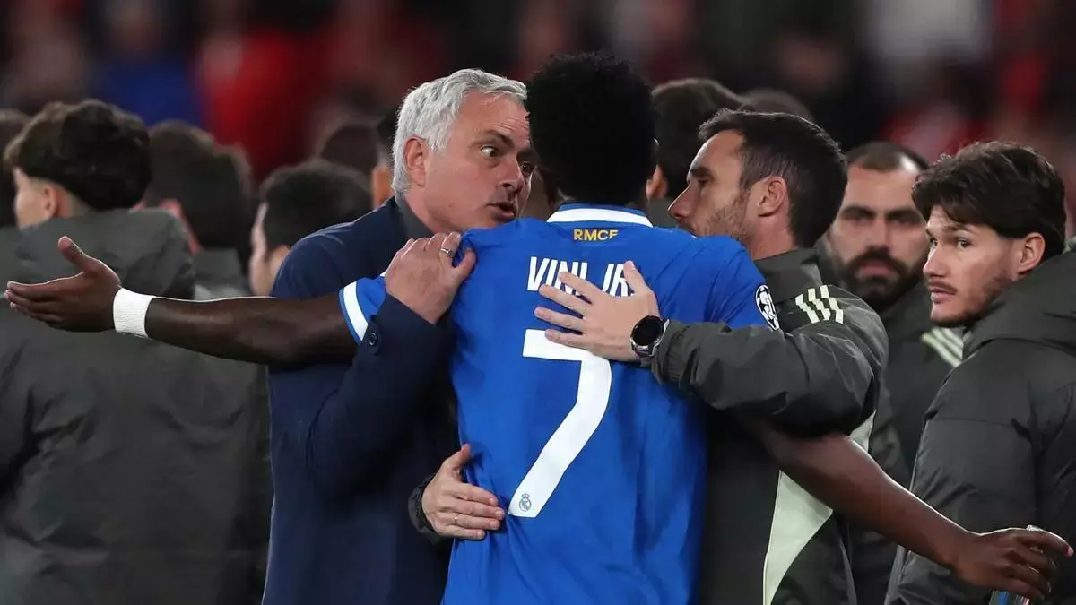 هل حاول لاعبو بنفيكا اقتحام غرفة ملابس الريال ؟