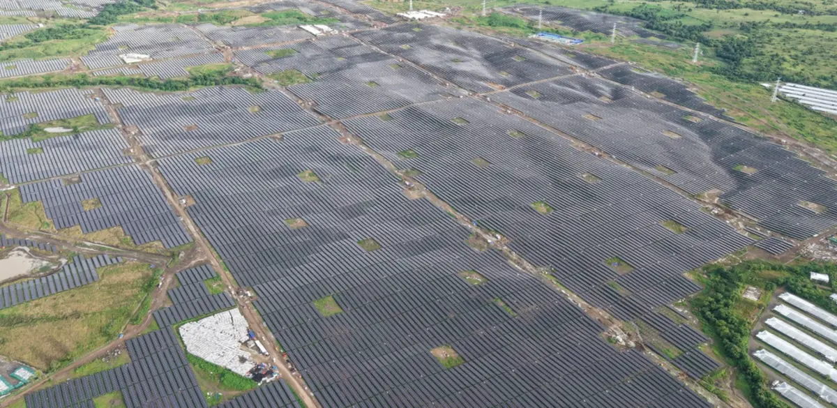 أكبر مشروع طاقة شمسية مع تخزين الكهرباء في العالم يحقق إنجازًا غير مسبوق - الطاقة