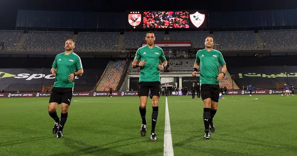 انقلبت الآية.. الزمالك يفتح النار على حكم تمسك باختياره سابقاً