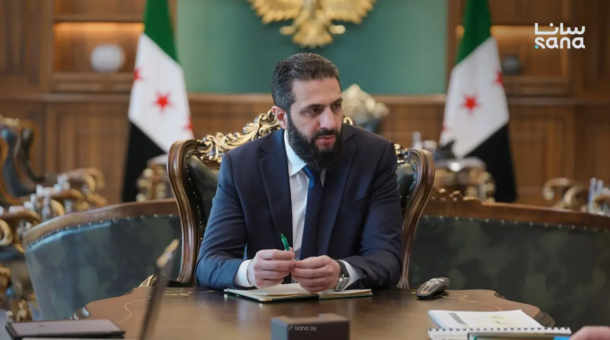 الرئيس الشرع يعقد اجتماعاً لبحث واقع المخيمات وتأهيل البنية التحتية في المدن المتضررة