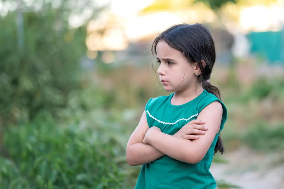 نصائح فعّالة للتعامل مع طفلك الذي يقول "لا" دائماً من عمر 2-12 عاماً