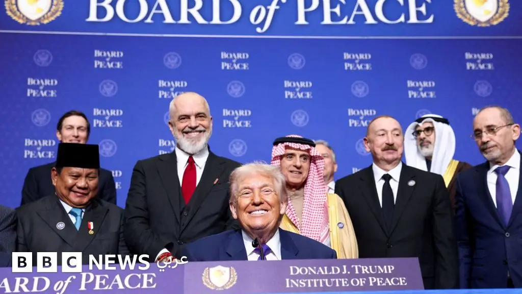 ترامب: غزة لم تعد بؤرة للإرهاب، ومساعدات تقدر بنحو 20 مليار دولار لإعادة الإعمار - BBC News عربي