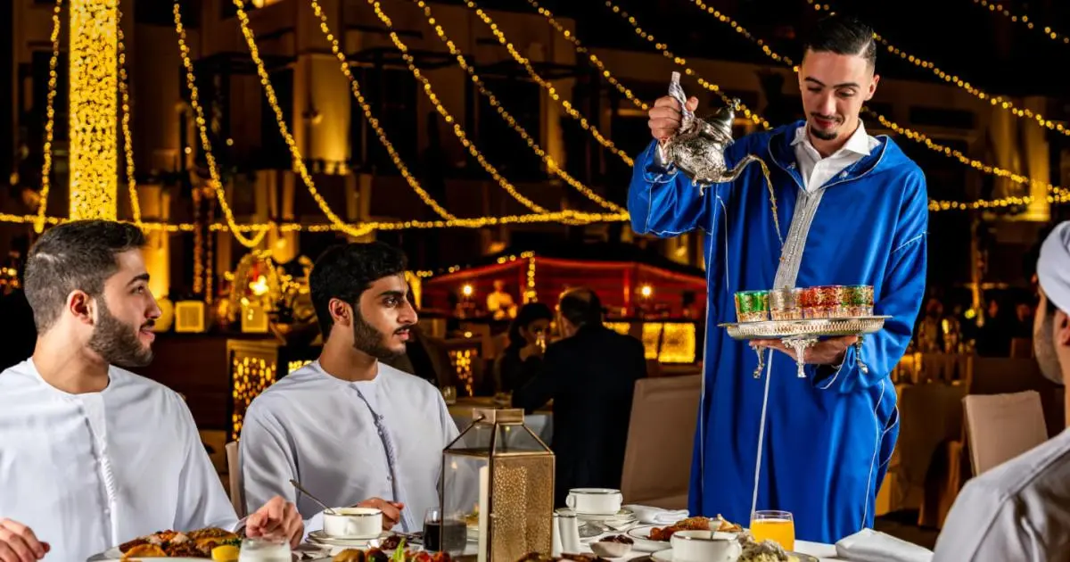 "البوفيه المفتوح".. واجهة رمضان الحديثة في الخليج