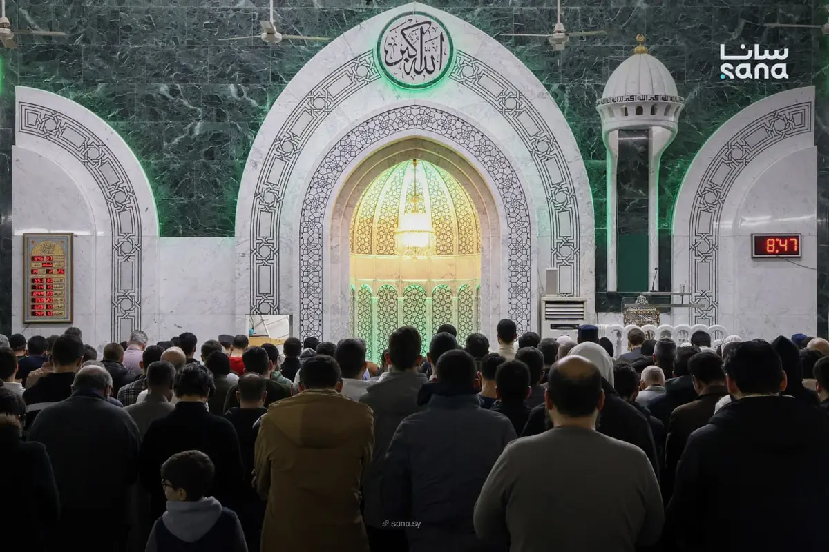 صلاة التراويح في مسجد الرفاعي بدمشق