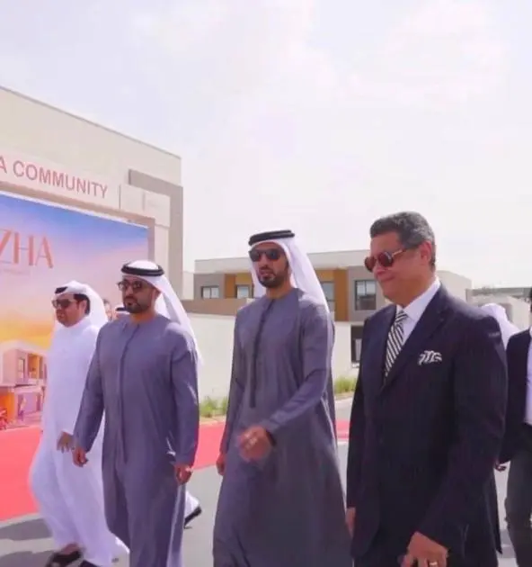 عبد العزيز بن حميد وراشد بن حميد يزوران مشروع مجتمع «أزهى» في عجمان