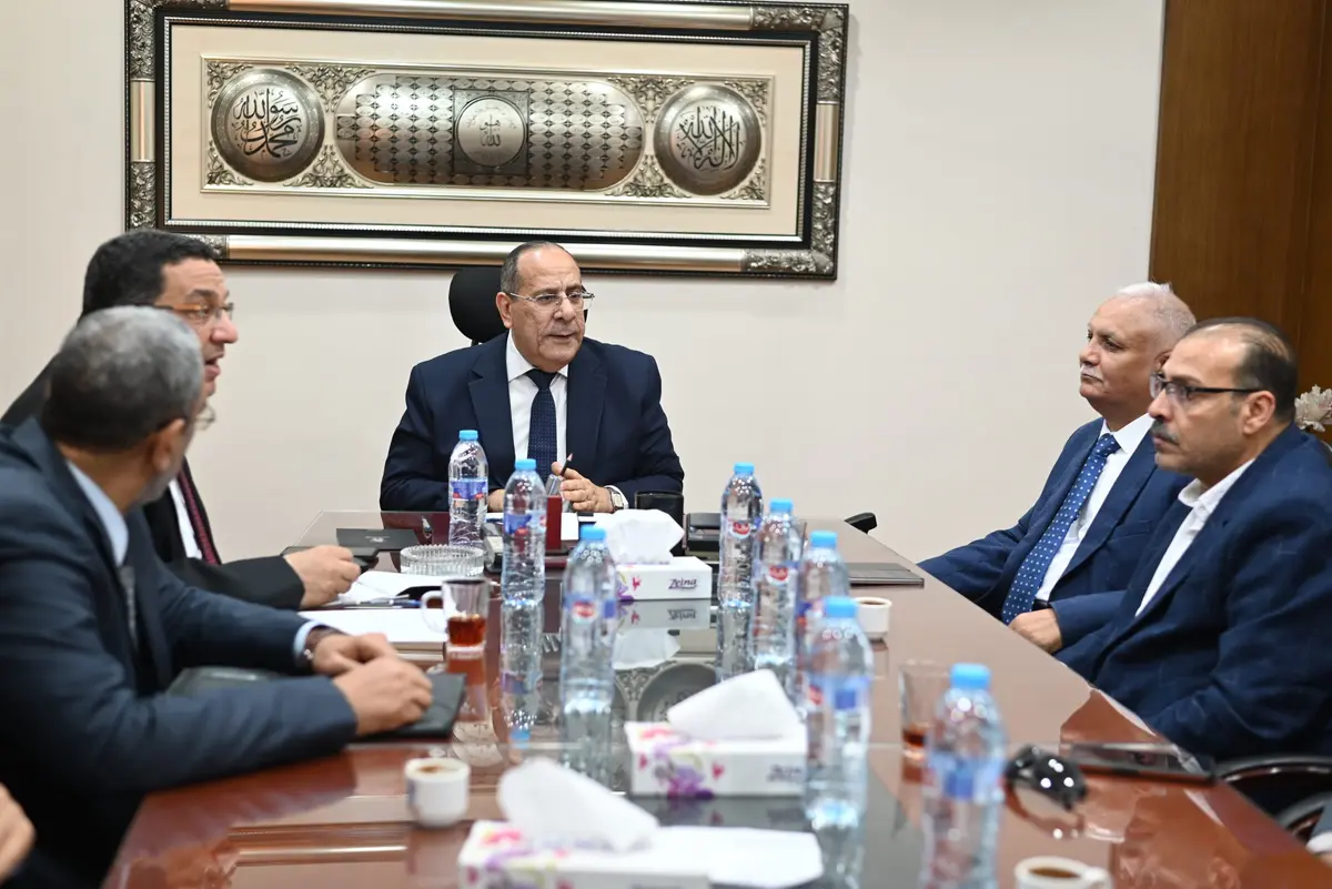 القابضة الغذائية تبحث مع بدالي التموين آليات تسريع ضخ السلع وصرف منحة رمضان - أموال الغد