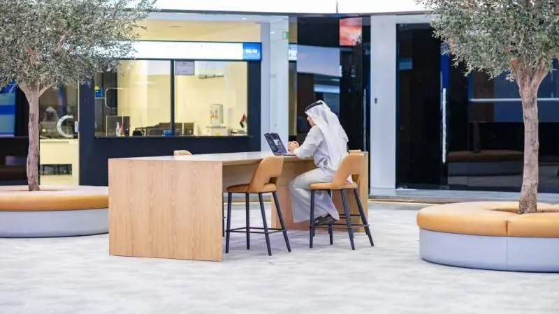 أسهم الإمارات تتخلى عن قممها التاريخية