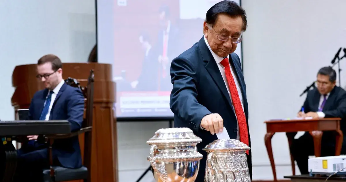 الثامن خلال 10 سنوات.. برلمان بيرو ينتخب خوسيه بالكاثار رئيساً للبلاد