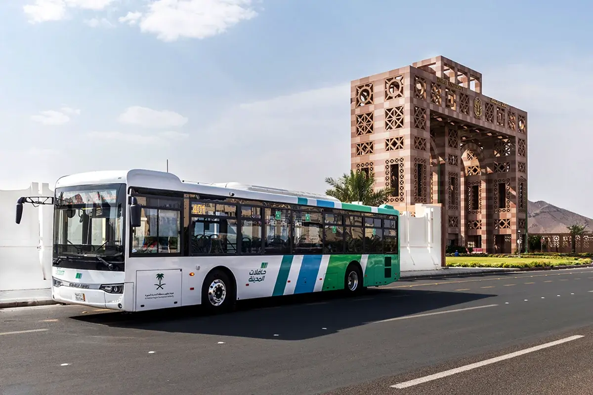 دليل تنقلات عمرة رمضان 2026.. «حافلات المدينة» تطلق خدمة النقل الترددي