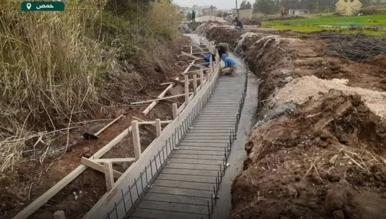 انطلاق مشروع تأهيل قناتي الحسنة والشبرونية في تلكلخ.. خطوة لتعزيز الأمن المائي والزراعي في ريف حمص