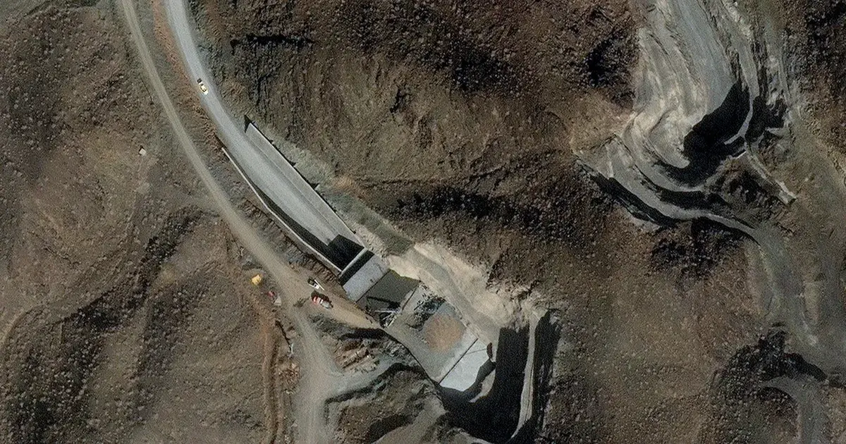 صور أقمار اصطناعية تظهر تحصينات إيرانية في مواقع عسكرية