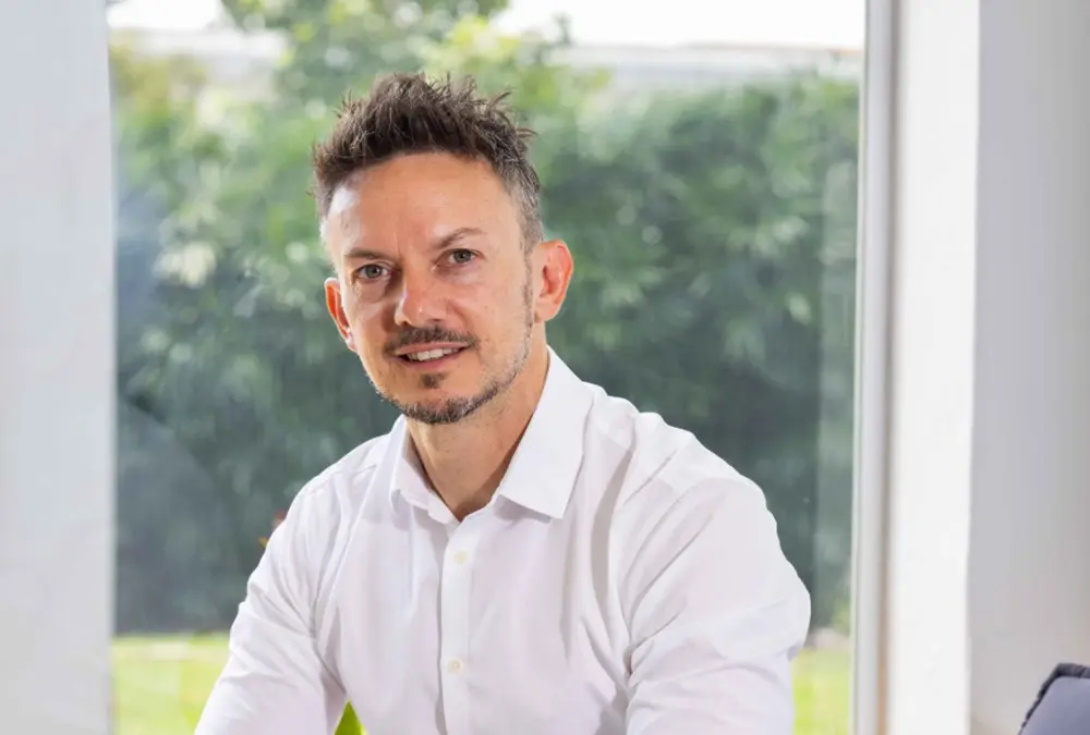 مصرفي يترك وظيفته ويؤسس شركة تتجاوز 500 مليون دولار.. ما القصة؟