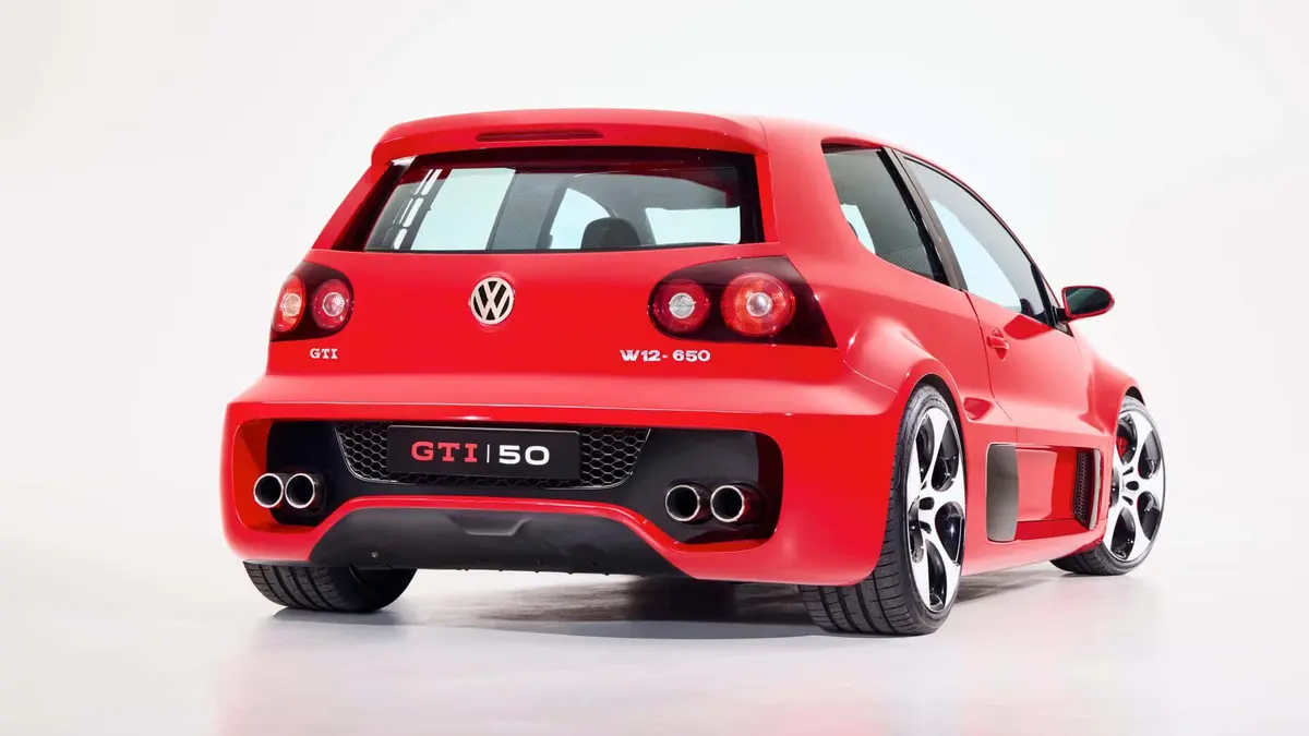 فولكس فاجن تُعيد إحياء غولف W12 المذهلة!
