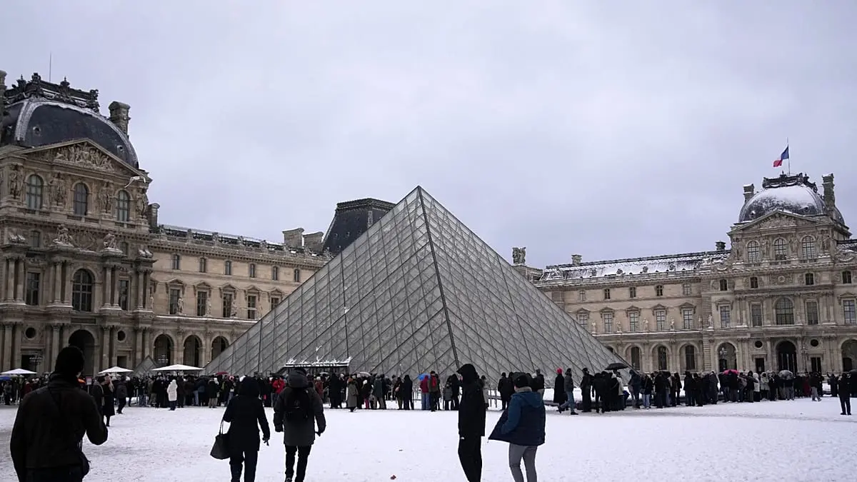 تحقيق فرنسي: "إخفاقات منهجية" سهّلت سرقة اللوفر بـ100 مليون دولار