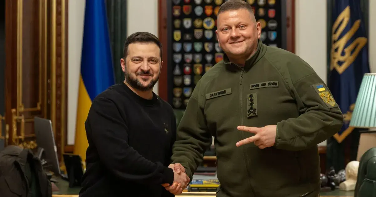 القائد السابق للجيش الأوكراني يكشف عن خلاف عميق مع زيلينسكي سبق إقالته