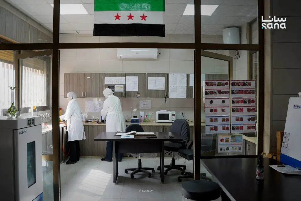 المخبر المركزي في حمص يقدّم خدمات مجانية متكاملة لتعزيز الرصد الصحي في المحافظة