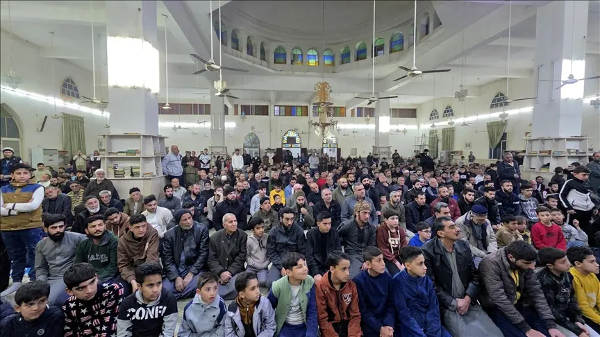 سوريون يقيمون أول صلاة تراويح بعيدا عن سيطرة (قسد)