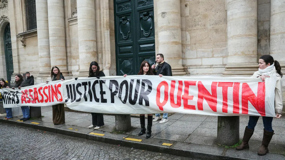 فرنسا: النيابة العامة تطلب تهمة "القتل العمد" لسبعة مشتبه بهم في مقتل ناشط يميني متطرف