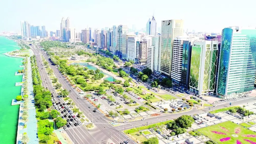 100 مليار درهم مبيعات عقارات أبوظبي 2025