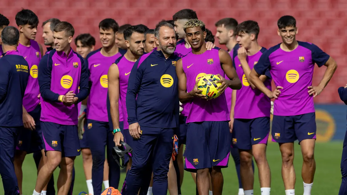 اعترافات نجوم برشلونة تسعد فليك في اجتماع تصحيح المسار