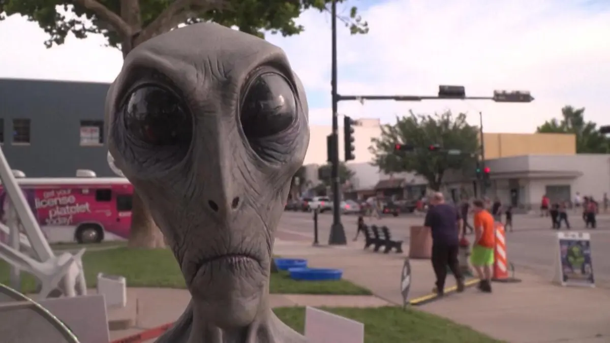 العالم علوم - وحيدون في الكون.. هل تأكّد وجود الكائنات الفضائية بعد تصريحات أوباما وترامب؟