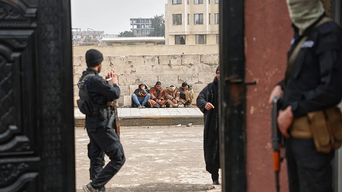 مرسوم العفو يشعل الجدل في سوريا.. متهمون خارج السجون والآلاف ينتظرون المحاكمة