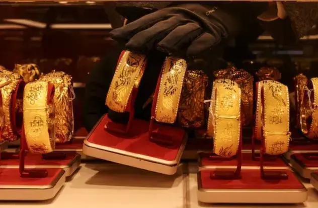 استقرار أسعار الذهب وسط توقعات بخسارة أسبوعية بنسبة 1 %