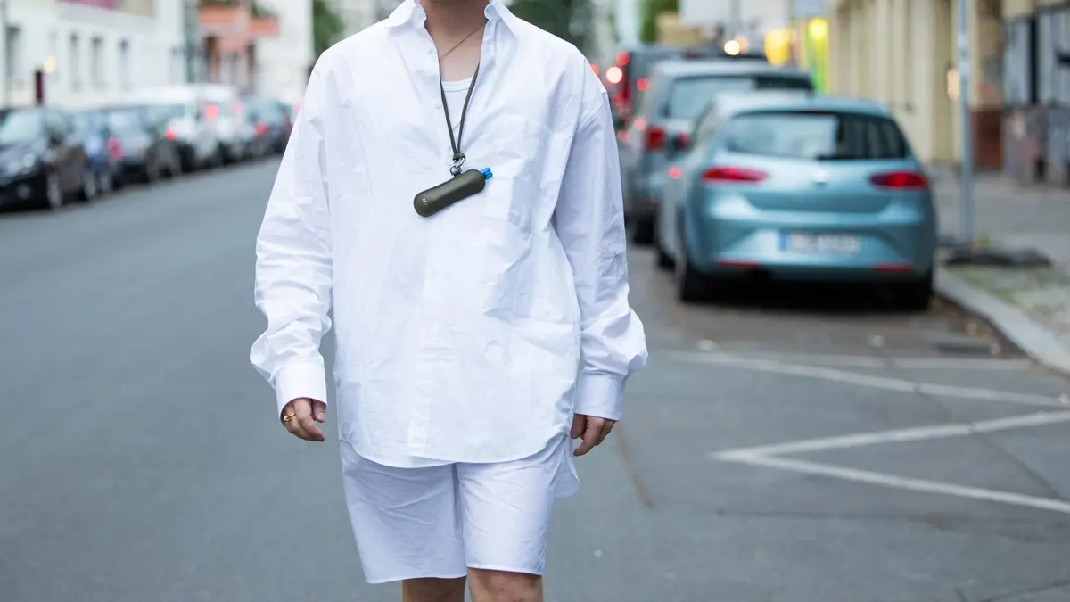 قميص أبيض محترق بمكواة يثير السخرية على مواقع التواصل الاجتماعي