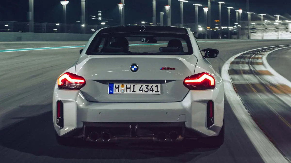 رئيس قسم أم من بي أم دبليو يقول أن علبة التروس اليدوية لم تعد مجدية !!