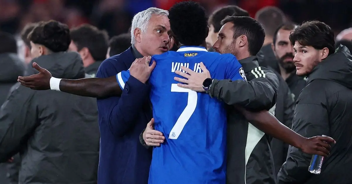 كومباني: مورينيو ارتكب خطأ لا يُغتفر