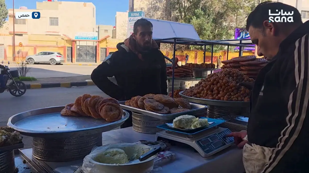 التمرية.. حلوى تراثية تستعيد حضورها في أسواق حمص خلال رمضان