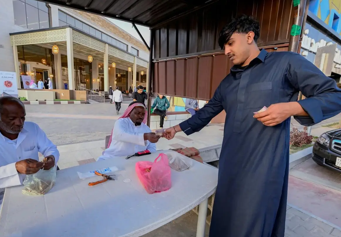 انتعاش موسمي لمحال السواك في الباحة برمضان