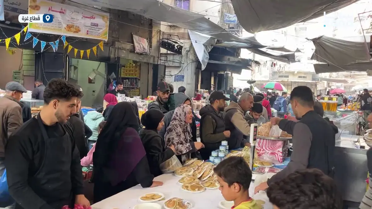 روحانية الشهر في مواجهة قسوة الحصار.. غزة تعاند الحرب