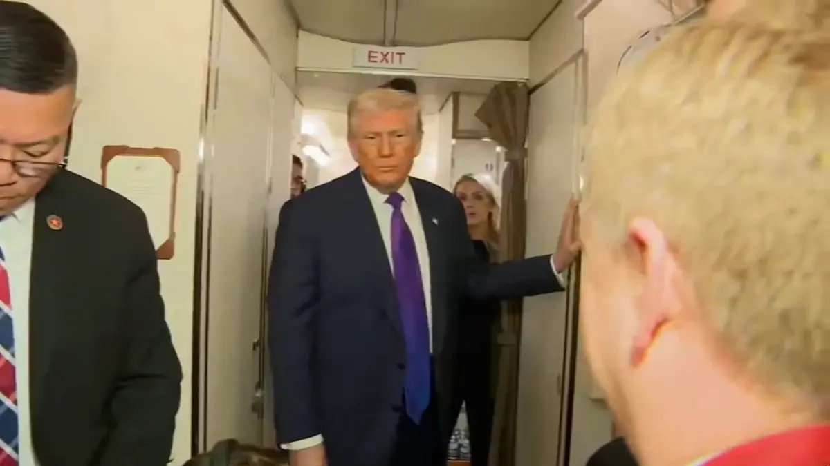 ترامب يدّعي أن أوباما كشف معلومات سرية عن الكائنات الفضائية