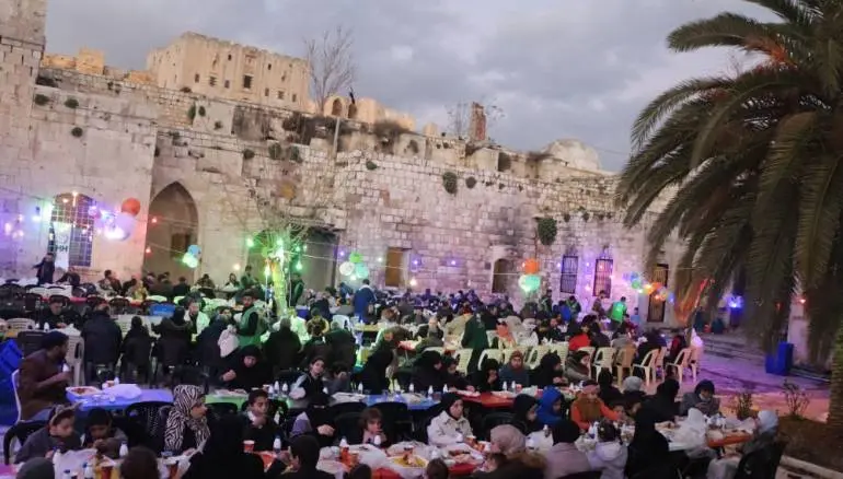 الإغاثة الإنسانية التركية تقدّم وجبات إفطار لـ2700 شخصاً في سوريا