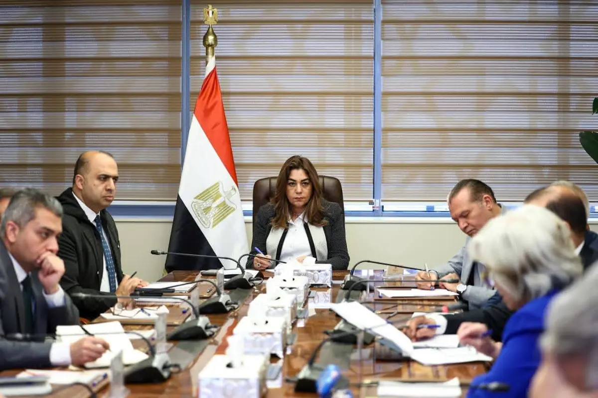 وزيرة التنمية المحلية والبيئة توجه بتسريع توطين استراتيجية المناخ - أموال الغد