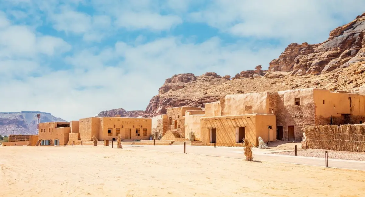 أماكن سياحية أثرية وطبيعية تنتظرك في العلا... تعرف إليها