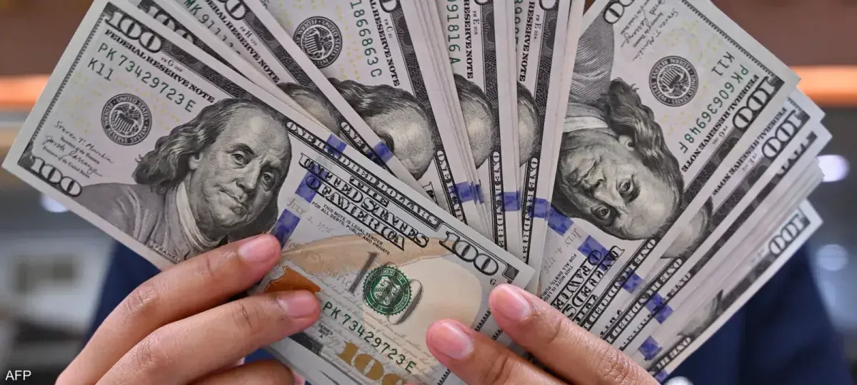 الدولار ينهي مكاسب استمرت 4 جلسات